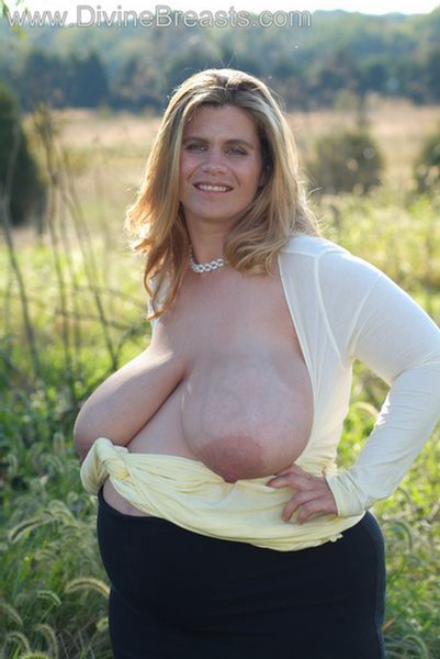 hayley-big-tits-pregnant-10