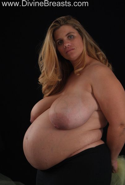hayley-pregnant-big-tits-2