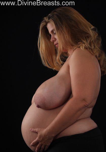 hayley-pregnant-big-tits-3
